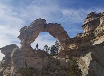 utah/kanab/landmark/inchworm-arch