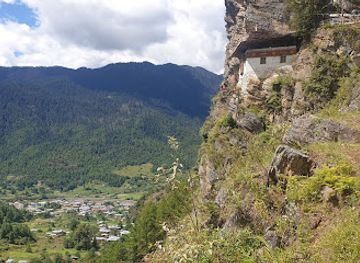 bhutan/tashiyangtse/landmark/juneydrak-hermitage