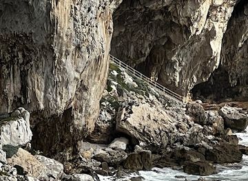 gibraltar/st-michael-s-cave/landmark/gorham-s-cave