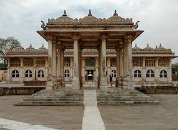india/ahmedabad/landmark/sarkhej-baradari-pavilion