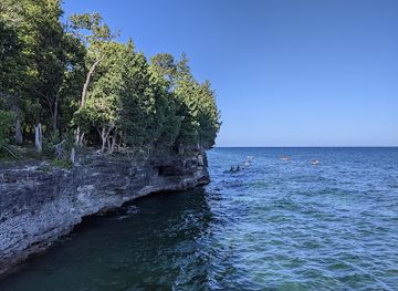 wisconsin/sturgeon-bay/landmark/cave-point-county-park