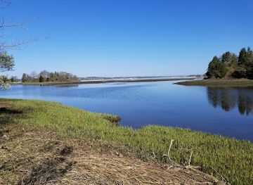 rhode-island/trustom-pond-national-wildlife-refuge/landmark/audubon-emilie-ruecker-wildlife-refuge