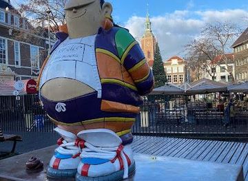 netherlands/delft/landmark/standbeeld-haagse-harry
