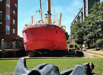 virginia/tidewater/landmark/lightship-portsmouth-museum