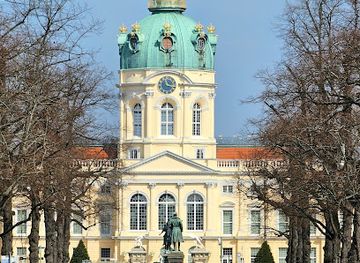 germany/berlin/charlottenburg/landmark/mittelpromenade-der-schlossstrasse-am-schloss-charlottenburg