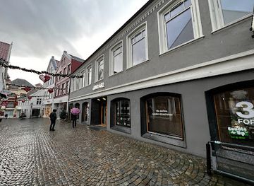 norway/stavanger/landmark/junkyard