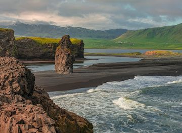 iceland/vik/landmark/arnardrangur