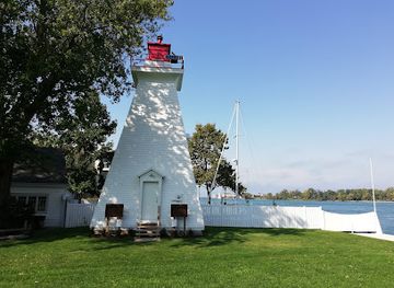 canada/niagara-peninsula/landmark/historic-light-house