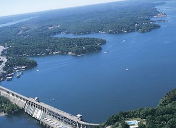 missouri/lake-of-the-ozarks/landmark/lake-of-the-ozarks-convention-and-visitor-bureau