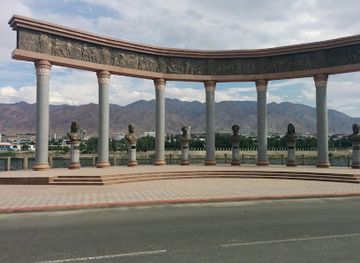 tajikistan/khatlon-region/landmark/kamoli-khujandi-park