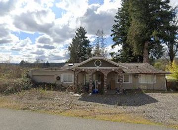 washington/redmond/landmark/large-redmond-house-close-to-downtown