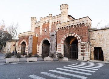 italy/verona/veronetta/landmark/porta-vesco-verona