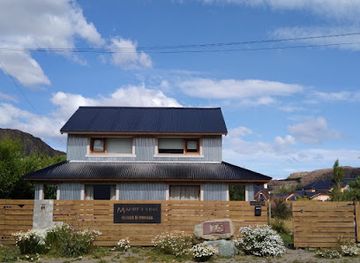 argentina/el-chalten/landmark/madre-e-hija-refugio-de-montana