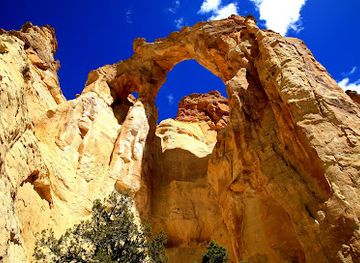 utah/escalante/landmark/grosvenor-arch