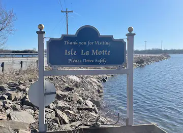 Isle La Motte Monument