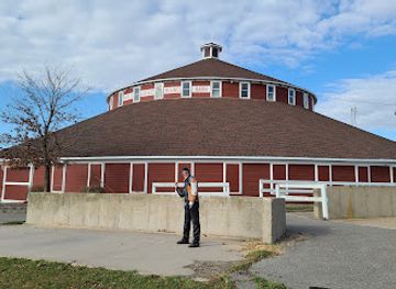 wisconsin/central-wisconsin/landmark/world-s-largest-round-barn