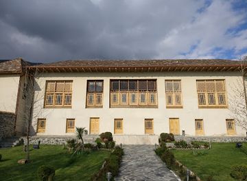 azerbaijan/shaki-zaqatala-region/landmark/winter-palace-house-of-sheki-khan-s