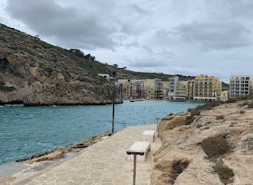 malta/xlendi-area/landmark/xlendi-picknick-tables