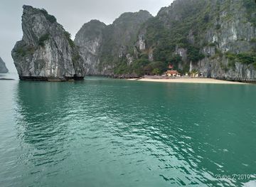 vietnam/cat-ba-island/landmark/ba-men-temple