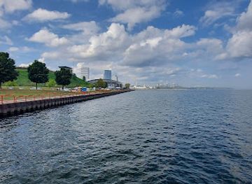 wisconsin/milwaukee/landmark/milwaukee-pierhead-lighthouse