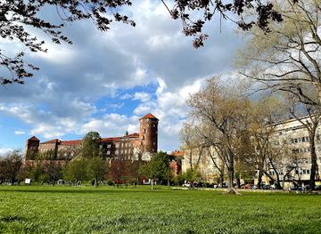 poland/krakow/landmark/dzok-the-dog-monument