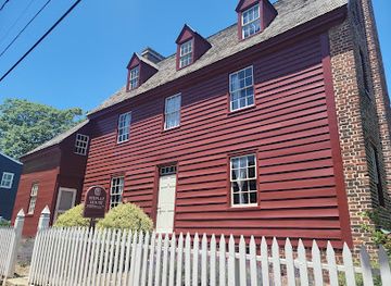 maryland/annapolis-waterfront/landmark/shiplap-house