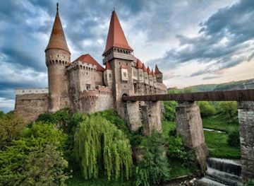 romania/dobruja/landmark/castelul-corvinilor-corvins-castle