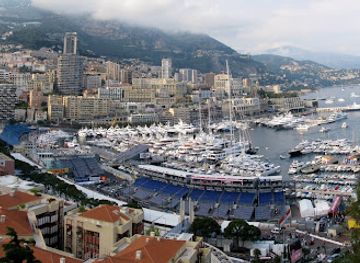 monaco/monaco-yacht-club/landmark/juan-manuel-fangio-statue