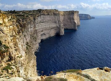 malta/gozo-citadel/landmark/sanap-cliffs