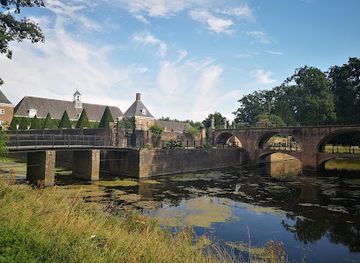 netherlands/utrechtse-heuvelrug/landmark/castle-amerongen