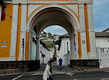 ecuador/mindo/landmark/arco-de-la-reina