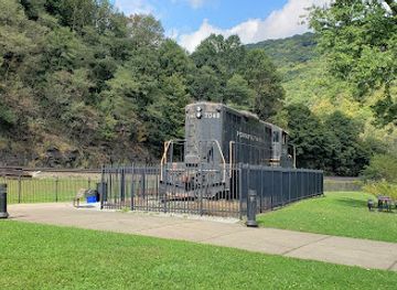 pennsylvania/south-central-pennsylvania/landmark/world-famous-horseshoe-curve