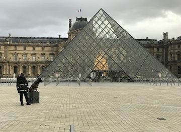 france/paris/louvre-tuileries/landmark/societe-des-amis-du-louvre