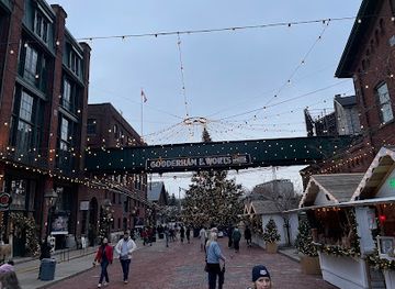 canada/toronto/distillery-district/landmark/clock-tower