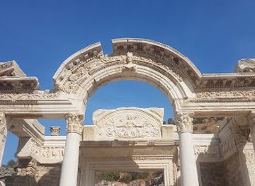 turkiye/phrygia/landmark/the-nymphaeum-traiani
