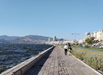 turkiye/izmir/landmark/kordon-izmir