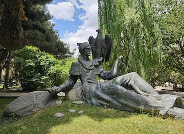 tajikistan/dushanbe/shah-mansur/landmark/omar-khayyam-statue