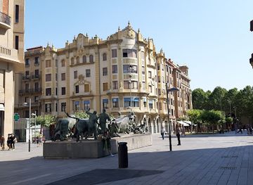 spain/pamplona/landmark/encierro-entzierroa-monument