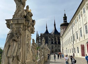 czechia/kutna-hora/landmark/ne-zakazana-lavicka