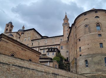 italy/urbino/landmark/porta-valbona
