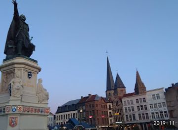 belgium/ghent/kouter/landmark/graffiti-street