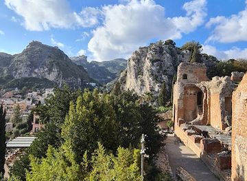 italy/taormina/landmark/taormina-sicily-night-walk