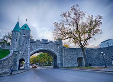 canada/quebec/landmark/place-de-l-hotel-de-ville