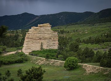 colorado/pikes-peak-region/landmark/monument-rock