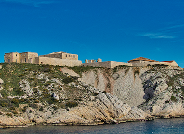 france/les-calanques-national-park/landmark/fort-de-ratonneau
