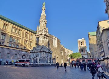 italy/naples/landmark/piazza-del-gesu