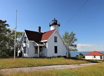 massachusetts/hyannis/landmark/west-chop-lighthouse