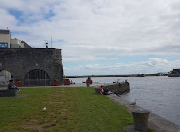 ireland/salthill/landmark/statue-of-oscar-wilde-and-eduard-vilde