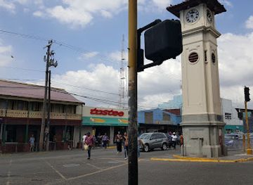jamaica/port-maria/landmark/half-way-tree-clock