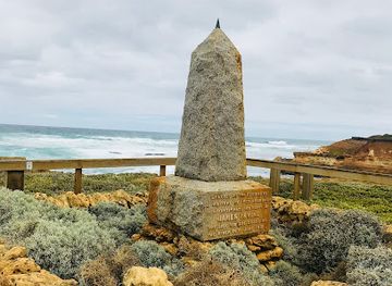 australia/western-district/landmark/james-irvine-monument